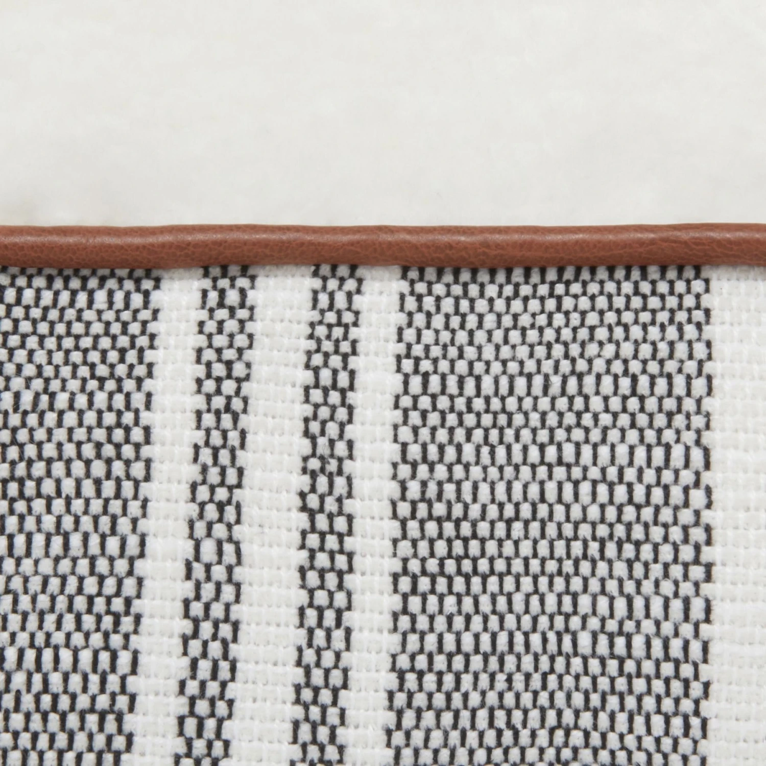 Frisco Farmhouse Rectangular Gusset Dog Bed W/ Removable Cover 5 Frisco Farmhouse Rectangular Gusset Dog Bed W/ Removable Cover - Image 4